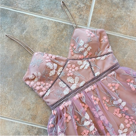 Self-Portrait 3D Floral Embellished Tulle
Midi Dress in Pink Size 10 - Picture 10 of 16